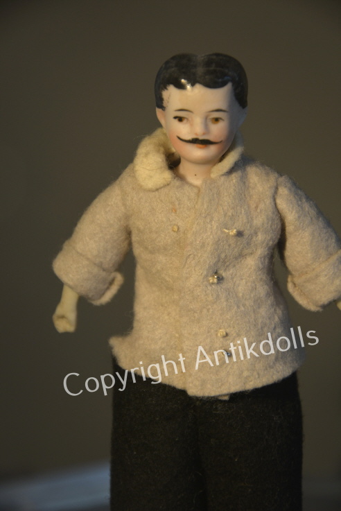 Puppenmann mit Schnurbart