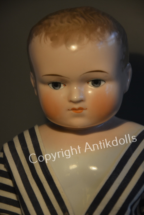 Charlie im Badeanzug